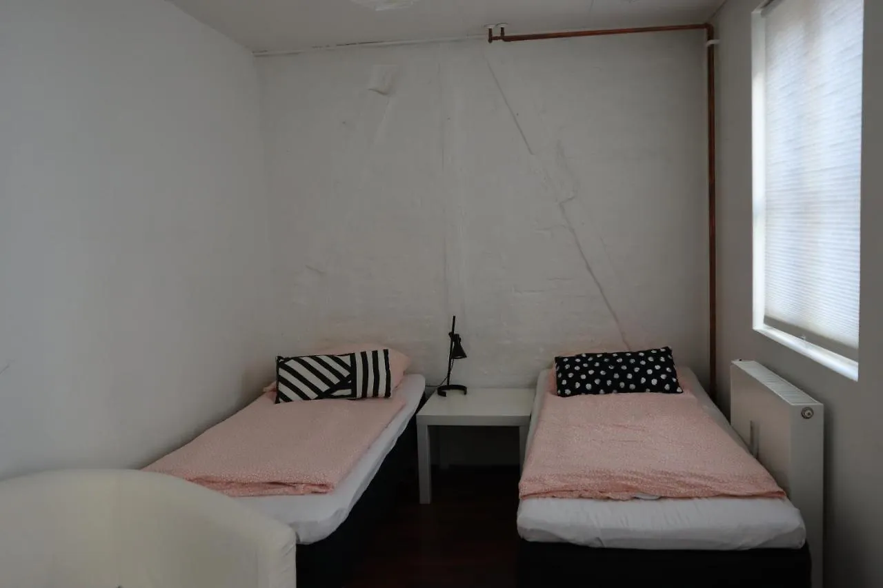 Rooms In Quiet Yellow Courtyard Apartment Copenhague Maison d'hôtes