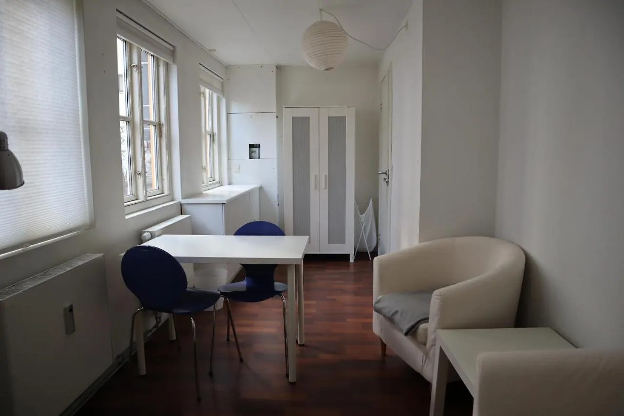Maison d'hôtes Rooms In Quiet Yellow Courtyard Apartment Copenhague