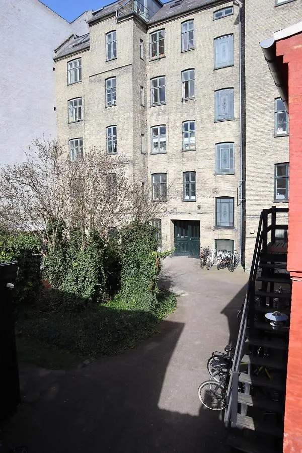 Guest house Rooms In Quiet Yellow Courtyard Apartment Copenhagen