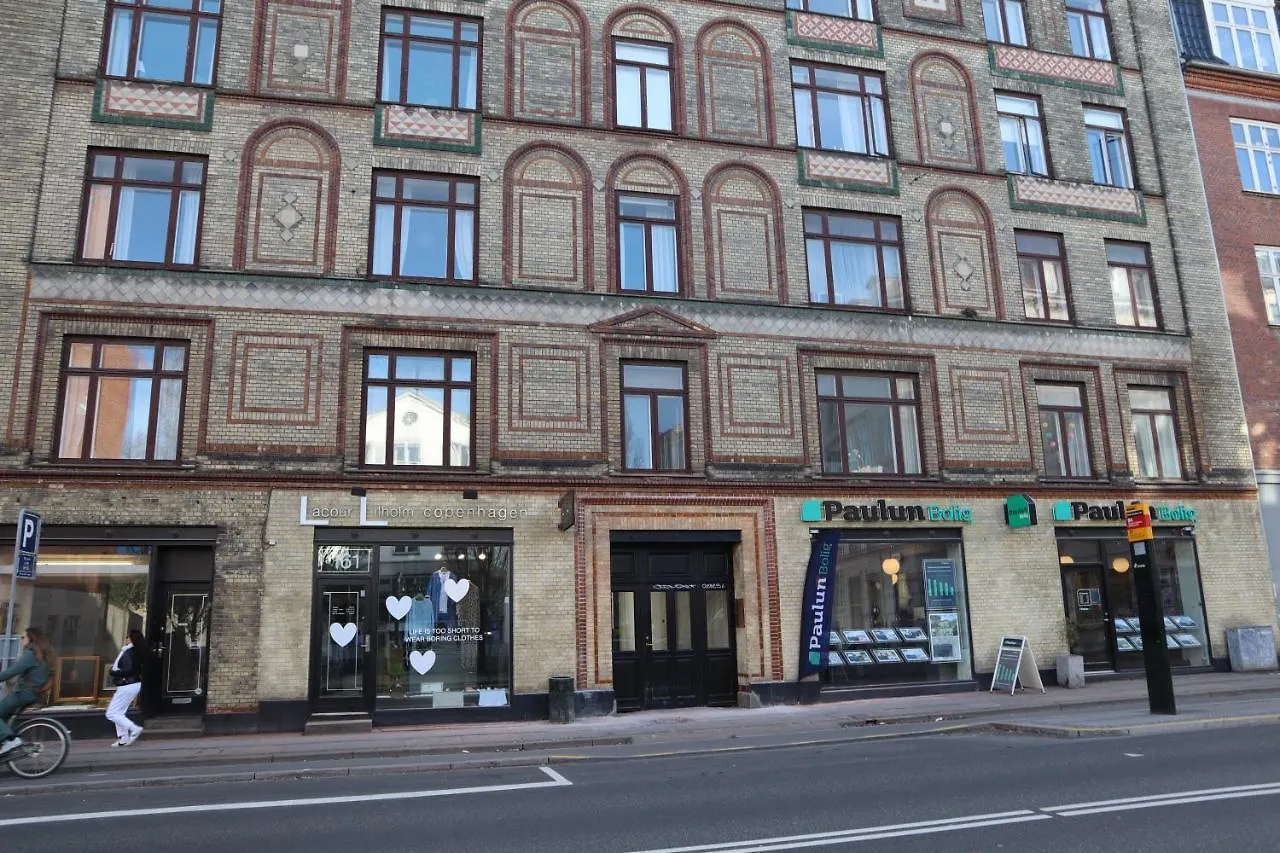 Guest house Rooms In Quiet Yellow Courtyard Apartment Copenhagen Denmark