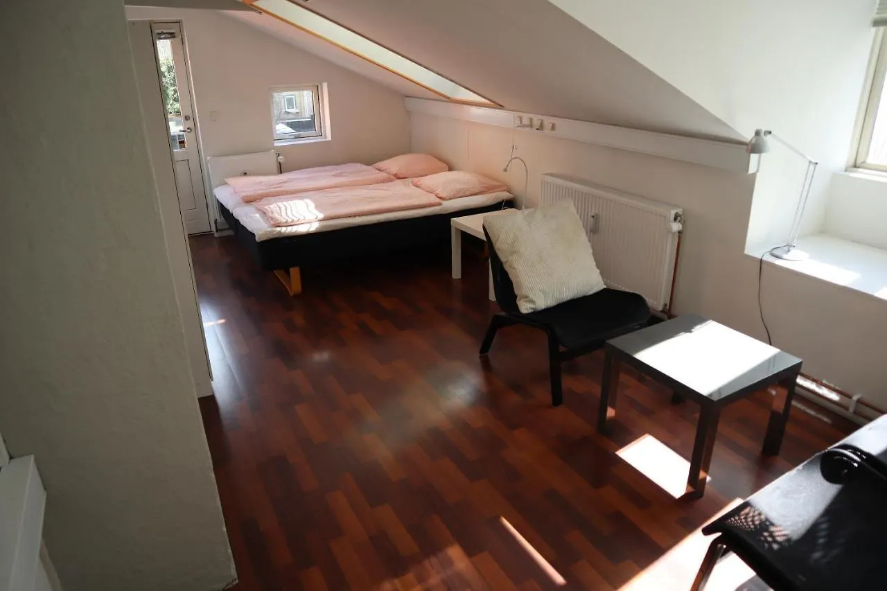 Rooms In Quiet Yellow Courtyard Apartment Copenhagen 0*,
