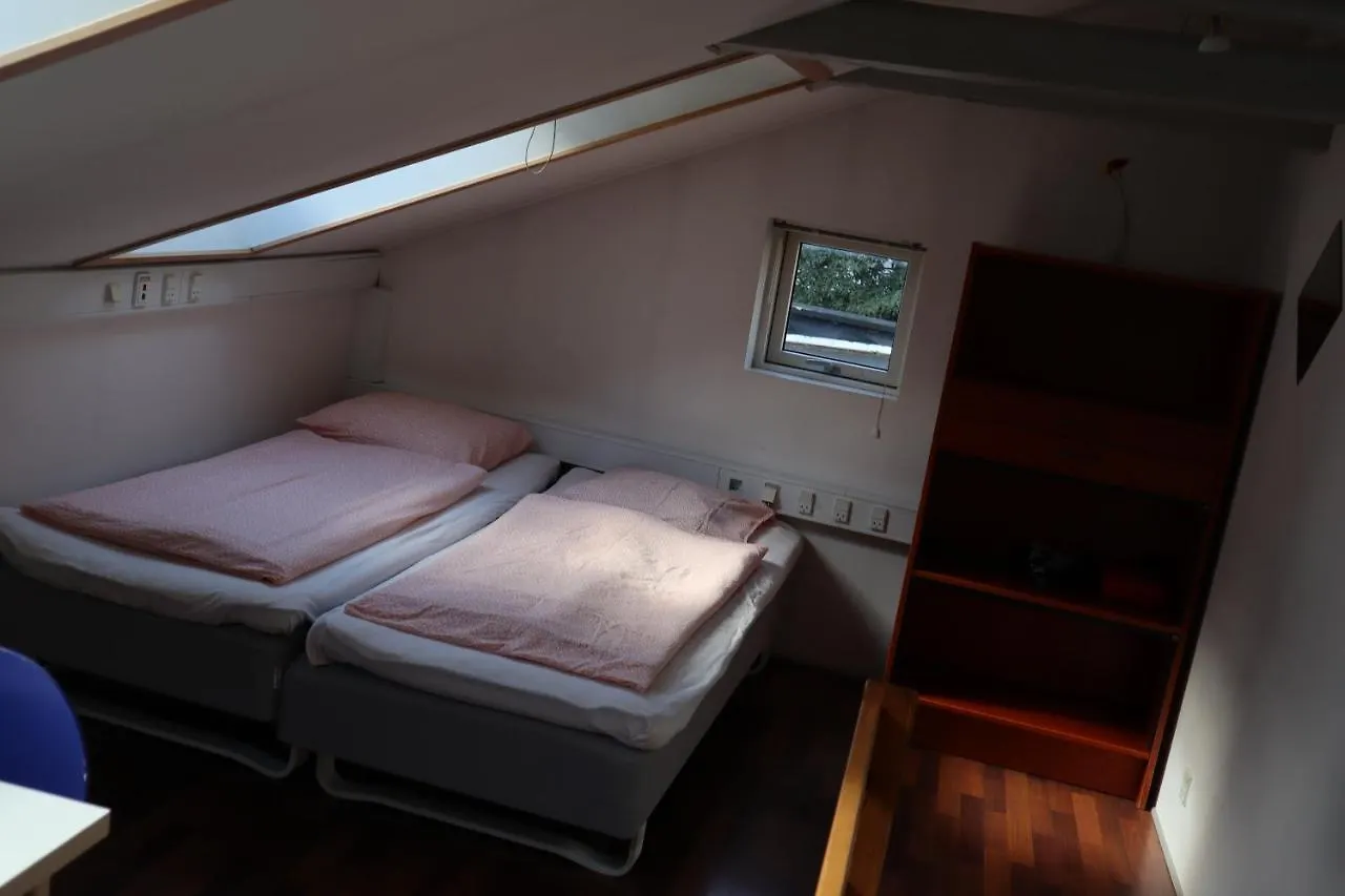 Maison d'hôtes Rooms In Quiet Yellow Courtyard Apartment Copenhague