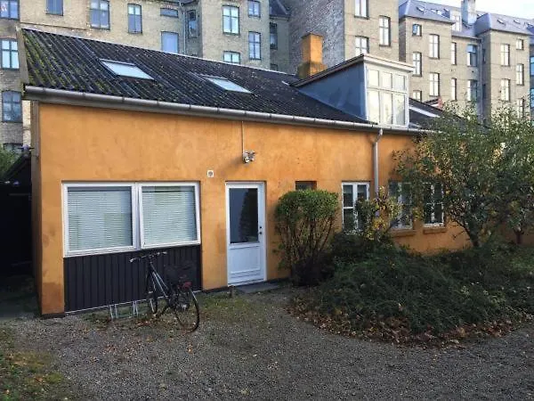 Rooms In Quiet Yellow Courtyard Apartment Copenhagen